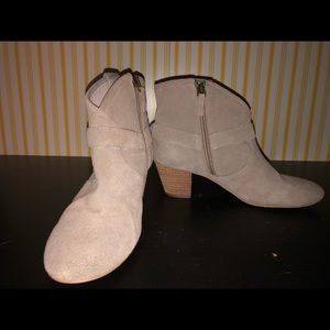 Hinge booties